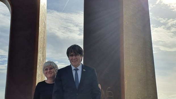 ep la exconsellera clara ponsati y el expresidente de la generalitat carles puigdemont