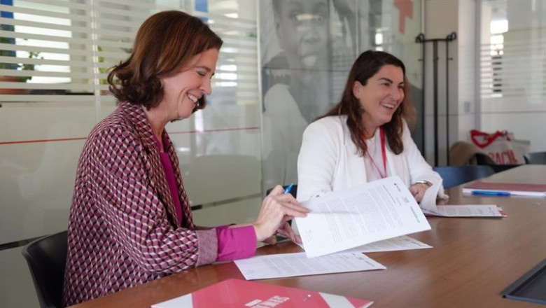 ep la presidenta de la aeb y de su fundacion alejandra kindelan y la secretaria general de cruz roja ep la presidenta de la aeb y de su fundacion alejandra kindelan y la secretaria general de cruz roja