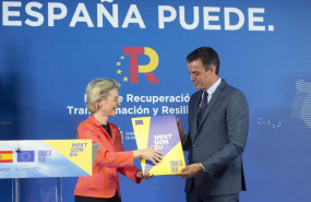 ep la presidenta de la comision europea ursula von der leyen y el presidente del gobierno