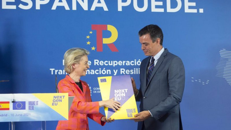 La presidenta de la Comisión Europea, Ursula von der Leyen y el presidente del Gobierno, intervienen después de su reunión, en la sede de Red Eléctrica de España, a 16 de junio de 2021, en Alcobendas, Madrid (España). La Comisión Europea ha dado hoy el vi | EUROPA PRESS/A.Ortega.POOL - Europa Press ep la presidenta de la comision europea ursula von der leyen y el presidente del gobierno