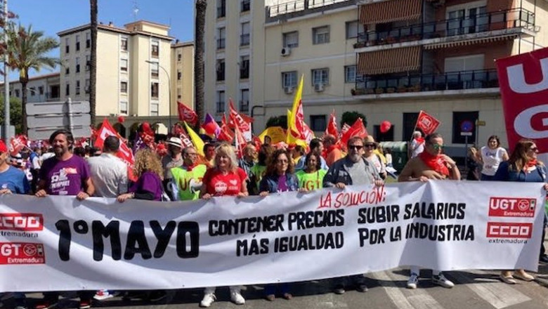 Las secretarias generales de CCOO y UGT en Extremadura, al frente de la manifestación del 1 de mayo en Mérida. | EUROPA PRESS ep las secretarias generales de ccoo y ugt en extremadura al frente de la manifestacion del 1 de