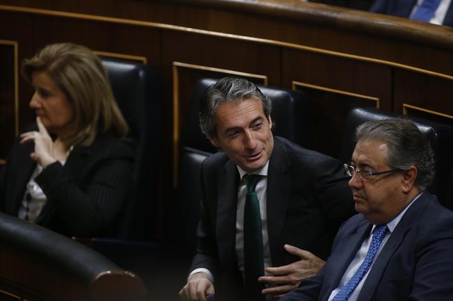 Los ministros Íñigo de la Serna y Juan Ignacio Zoido en el Congreso | EUROPA PRESS ep los ministros inigola sernajuan ignacio zoidocongreso