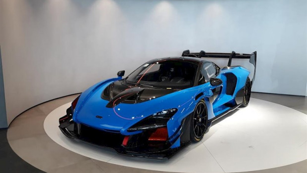 ep modelo mclaren senna gtr en el nuevo concesionario de mclaren barcelona