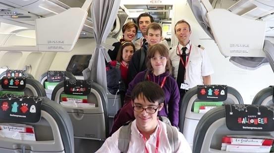 Niños de la fundación Down Madrid vuelan con Iberia Express | IBERIA EXPRESS ep ninosla fundacion down madrid vuelaniberia express