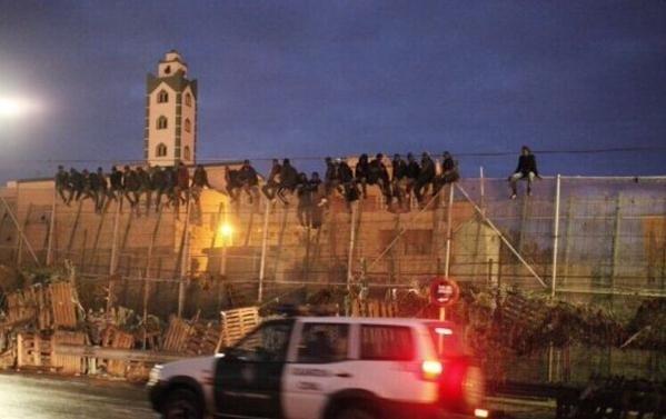 Nuevo salto de inmigrantes en la valla de Melilla | EUROPA PRESS/AUGC ep nuevo saltoinmigrantesla vallamelilla