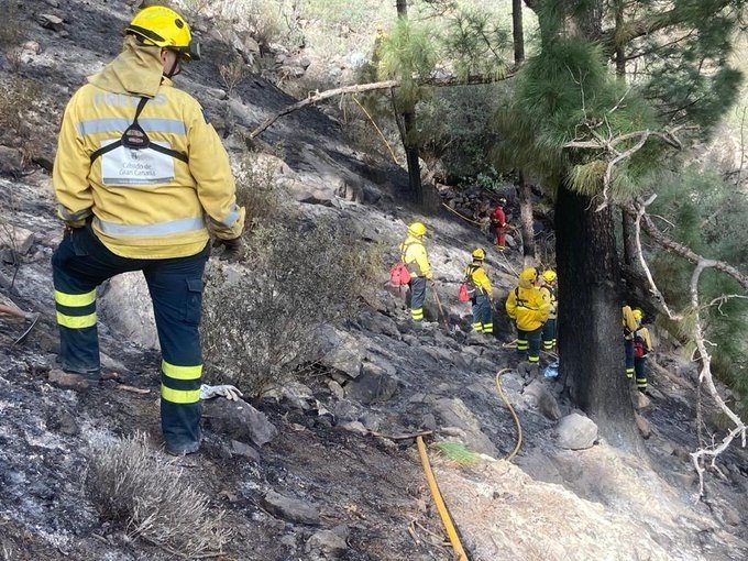 Operarios en las labores de extinción del incendio de Tasarte | CABILDO DE GRAN CANARIA ep operarios en las labores de extincion del incendio de tasarte