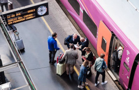 ep pasajeros en la estacion de tren de atocha a 21 de octubre de 2024 en madrid espana