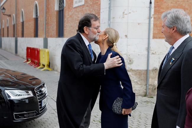 ep rajoy saludacifuentessu llegadala entregapremio cervantes