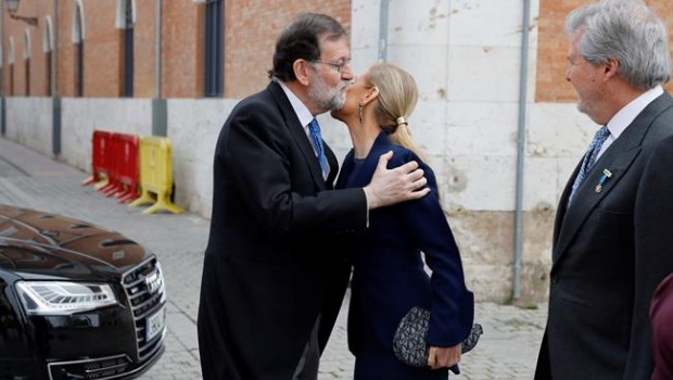 ep rajoy saludacifuentessu llegadala entregapremio cervantes