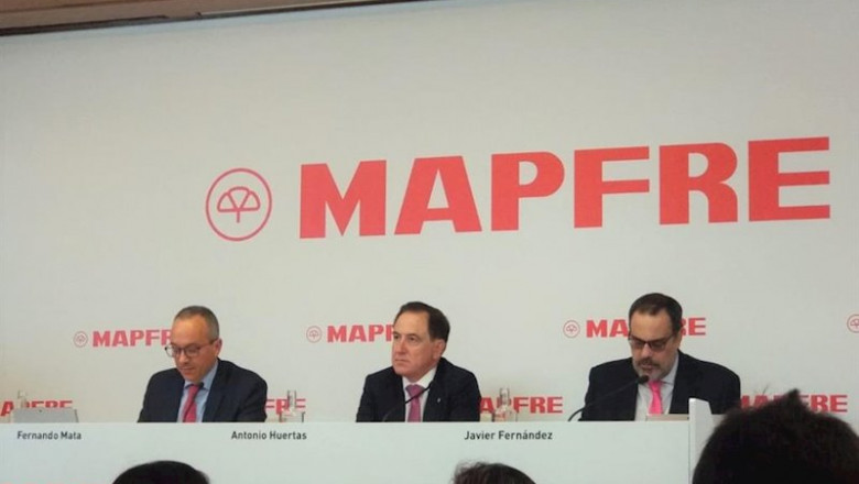 ep rueda de prensa de resultados de mapfre a la izquierda el director financiero fernando mata en el