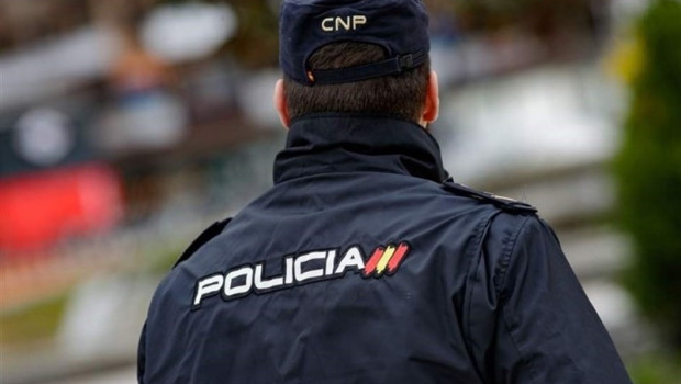 ep sucesos- detenidohombrealziraamenazo aexparejaenviarle gente peligrosa sivolvia con el