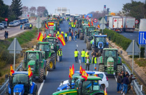 ep tractores cortan la autovia a4 archivo