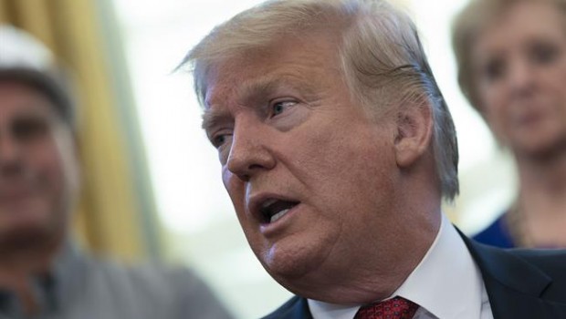 Trump | CONTACTO ep trump signs order on american manufacturing