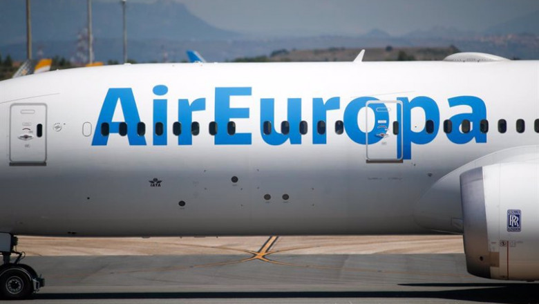ep un avion de air europa en la pista en la terminal 4 del aeropuerto adolfo suarez madrid barajas ep un avion de air europa en la pista en la terminal 4 del aeropuerto adolfo suarez madrid barajas
