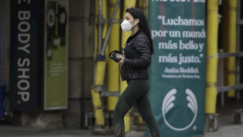 ep una mujer camina con una mascarilla por la capital donde desde este pasado lunes las 2882 20200519171805 ep una mujer camina con una mascarilla por la capital donde desde este pasado lunes las 2882 20200519171805