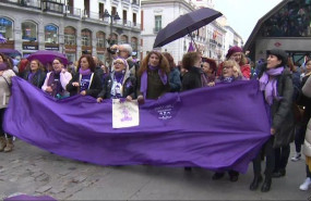 ep unas 7000 mujeres protagonizan una cadena feminista en madrid para reclamar que el 8m se extienda