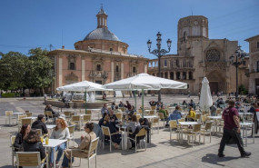 ep varias personas en la terraza de un bar el dia en que se amplian a seis los comensales por mesa a ep varias personas en la terraza de un bar el dia en que se amplian a seis los comensales por mesa a