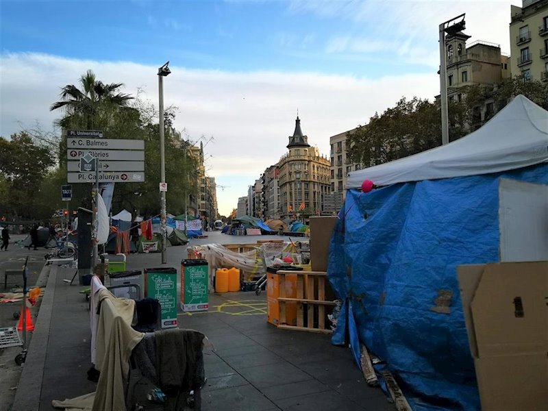 ep acampada en plaza universitat