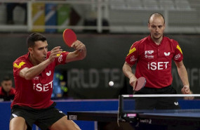 ep alvaro robles y carlos machado jugando un partido de dobles con el equipo espanol de tenis de