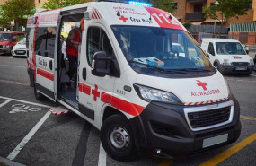 ep ambulancia de la cruz roja durante un servicio de urgencia realizado en pamplona navarra espana a