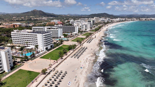 ep archivo   campana de invertim en turisme en cala millor