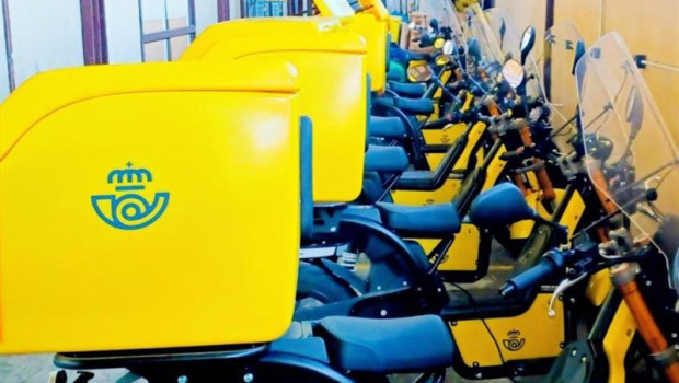 ep archivo   nueva flota de vehiculos de correos para la provincia de zaragoza