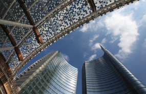 ep archivo   oficinas de unicredit en milan italia