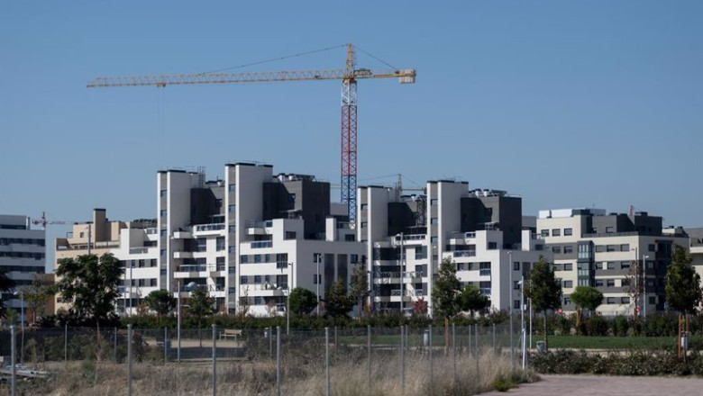 ep archivo una grua en una zona de construccion de edificios a 27 de octubre de 2021 en madrid ep archivo una grua en una zona de construccion de edificios a 27 de octubre de 2021 en madrid