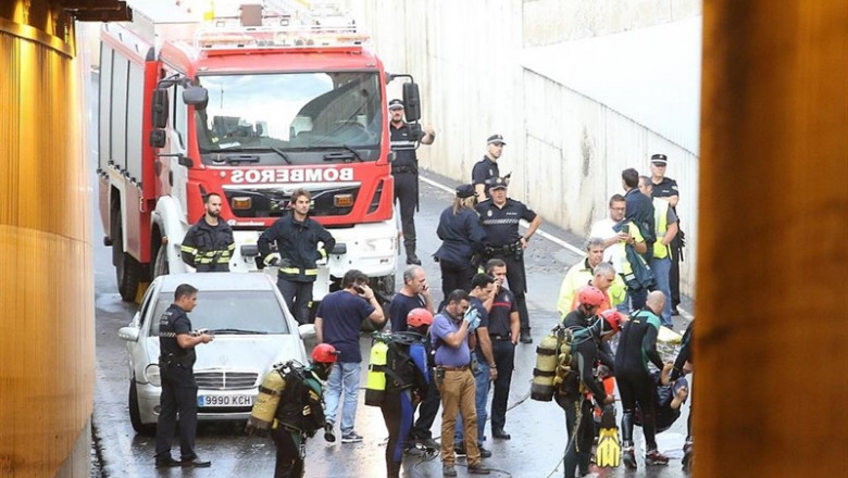 Bomberos rescatan el cadaver del un hombre atrapado en un túnel anegado por una importante tromba de agua en Almería | Rafael González - Europa Press ep bomberos rescatan el cadaver del un hombre atrapado en un tunel anegado por una importante tromba