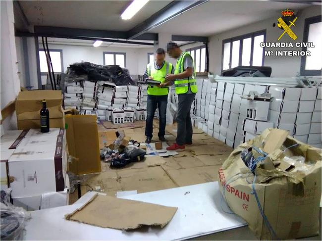 Botellas intervenidas por la Guardia Civil | GC ep botellas intervenidasla guardia civil