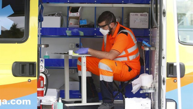 ep dispositivo sanitario de la prueba test del pcr para detectar la infeccion por coronavirus a una