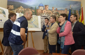 ep el presidente de castilla-la mancha emiliano garcia-page junto a la ministra de trabajo magdalena