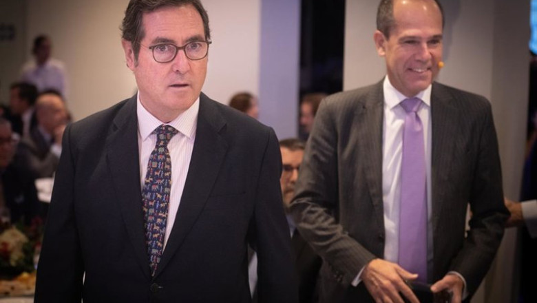 El presidente de la CEOE, Antonio Garamendi, y el presidente y consejero delegado de Canon España, Italia y Portugal, Javier Tabernero, durante un encuentro empresarial, en la sede de CEOE, a 10 de diciembre de 2025. | Fernando Sánchez - Europa Press ep el presidente de la ceoe antonio garamendi y el presidente y consejero delegado de canon espana