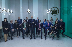 ep el presidente de mercadona juan roig centro de pie posa junto a su equipo tras la rueda de prensa