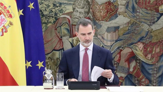 ep el rey felipe vi durante una reunion con el presidente del gobierno pedro sanchez y el comite de