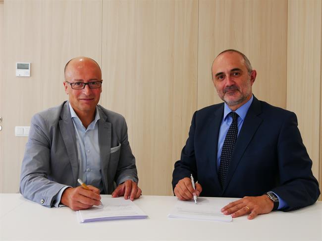 Firma del nuevo Centro de Excelencia Oncológica GenesisCare y Clínica Corachan | GENESIS CARE/CLÍNICA CORACHAN ep firmanuevo centroexcelencia oncologica genesiscareclinica corachan