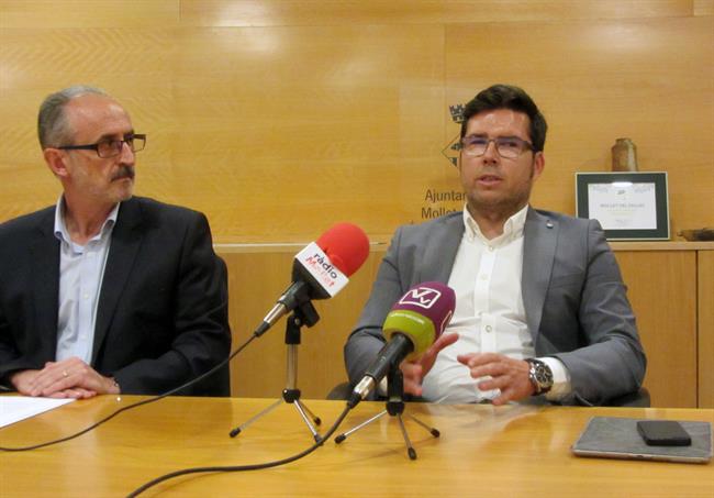 L'alcalde de Mollet, Josep Monràs, i el conseller delegat d'Idneo, Raúl Lucas | EUROPA PRESS ep lalcaldemollet josep monrs iconseller delegat didneo raul lucas