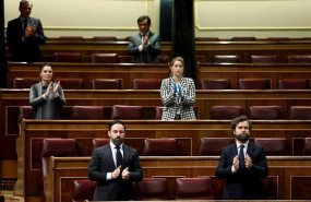 ep los diputados de vox santiago abascal i e ivan espinosa de los monteros d en el aplauso a la