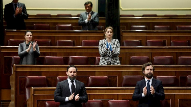 ep los diputados de vox santiago abascal i e ivan espinosa de los monteros d en el aplauso a la