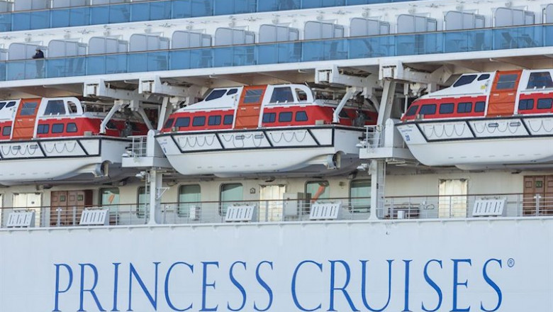 Los pasajeros del crucero 'Diamond Princess' comienzan a desembarcar este miércoles en Japón. | Rodrigo Reyes Marin/ZUMA Wire/dp / DPA ep los pasajeros del crucero diamond princess comienzan a desembarcar este miercoles en japon