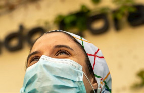 ep miembro del personal sanitario del hospital quiron sagrado corazon en sevilla