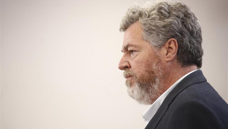 El representante de Equo, Juan Antonio López de Uralde, ofrece una rueda de prensa tras su consulta con el Rey para la propuesta de candidato a la Presidencia del Gobierno. | Eduardo Parra - Europa Press - Archivo ep representanteequo juan antonio lopezuralde ofreceruedaprensasu consultareyla propuestacandidatola presidenciagobierno