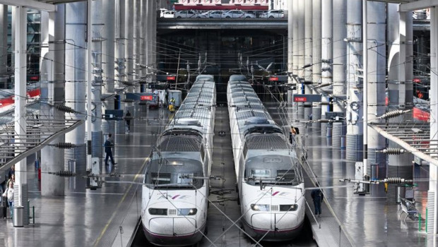 ep trenes ave en la estacion madrid puerta de atocha almudena grandes