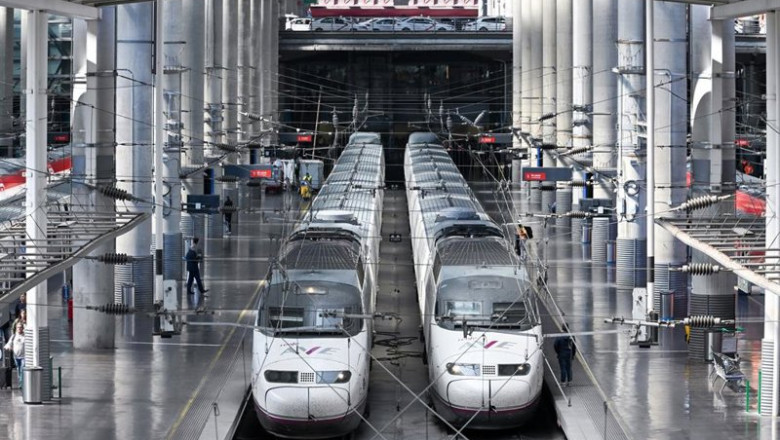 ep trenes ave en la estacion madrid puerta de atocha almudena grandes