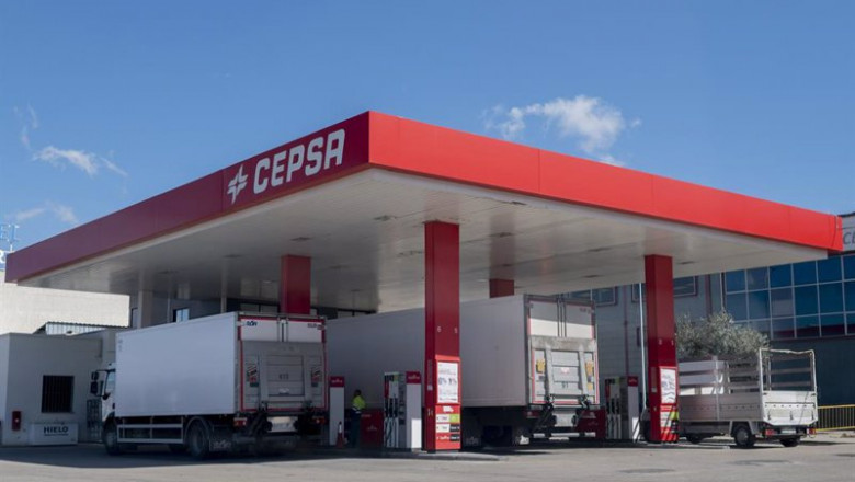 Varios camiones repostan en una gasolinera. | Alberto Ortega - Europa Press ep varios camiones repostan en una gasolinera