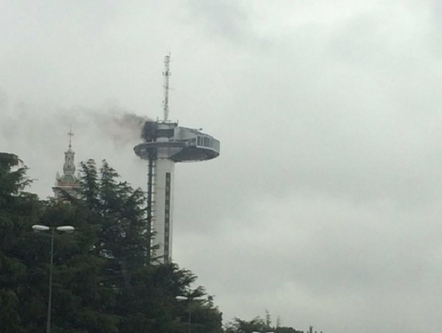 faro moncloa ardiendo faro moncloa ardiendo