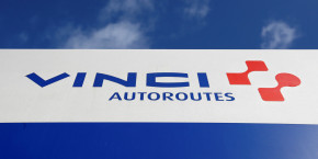 le logo de vinci est represente sur l autoroute a62 a saint jory 