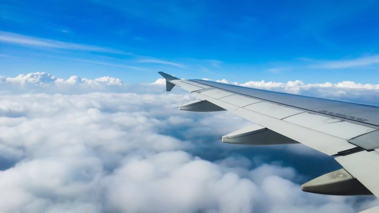 ep ala de un avion surcando el cielo azul ep ala de un avion surcando el cielo azul