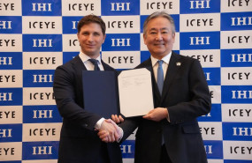 ep archivo   de izquierda a derecha el cofundador y ceo de iceye rafal modrzewski y el presidente y