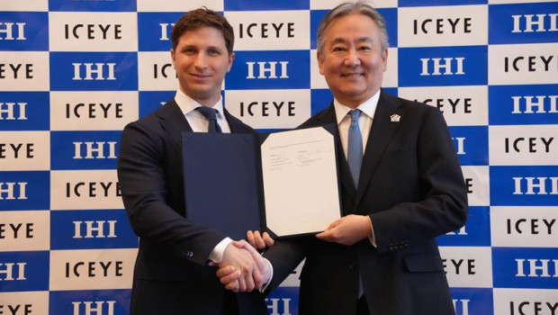 ep archivo   de izquierda a derecha el cofundador y ceo de iceye rafal modrzewski y el presidente y